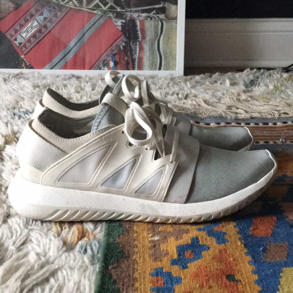 Gently used turbo Adidas sneakers